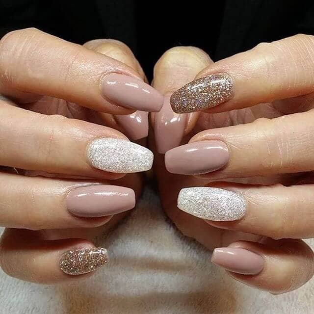 <img data-src='nail art-04.jpg'alt='nail art at home'/>