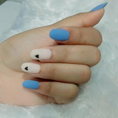 <img data-src='nail art-03.jpg'alt='nail art at home'/>
